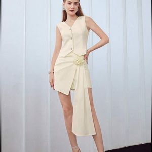 3D ROSETTE DRAPED SKORT SET